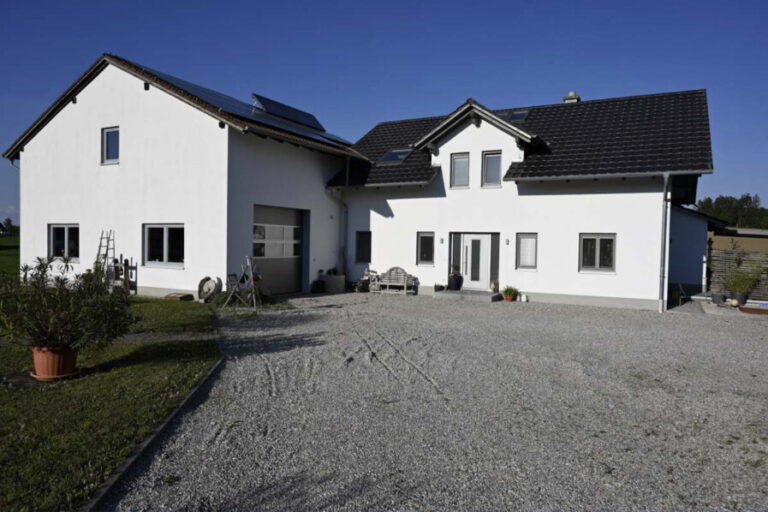 Viel Platz, viel Natur, viel Lebensqualität – Ihr großes EFH im Landkreis Landshut. 2 Außen